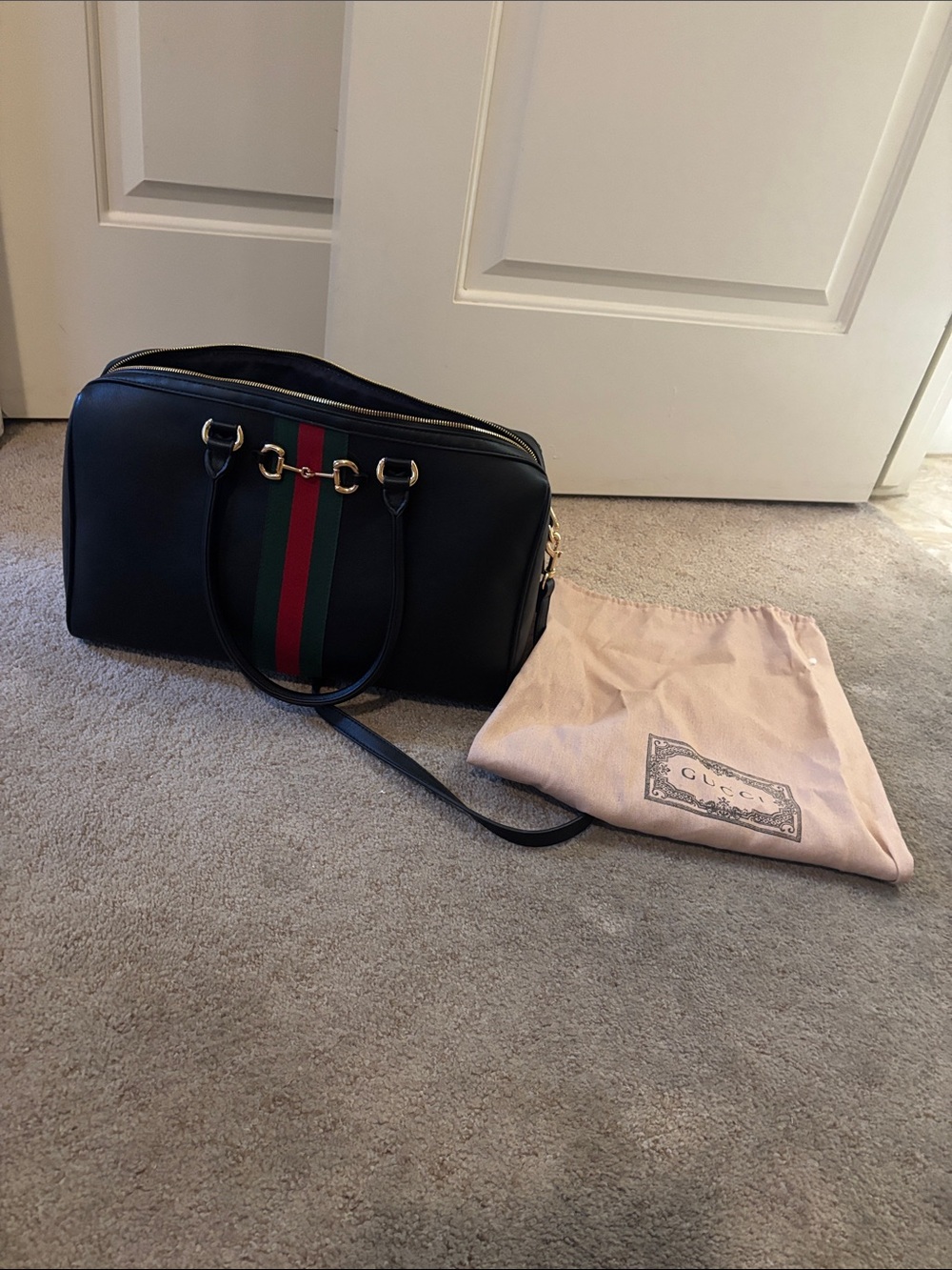 Satchel new with crossbody strap, luggage tag included - Picture 7 of 10